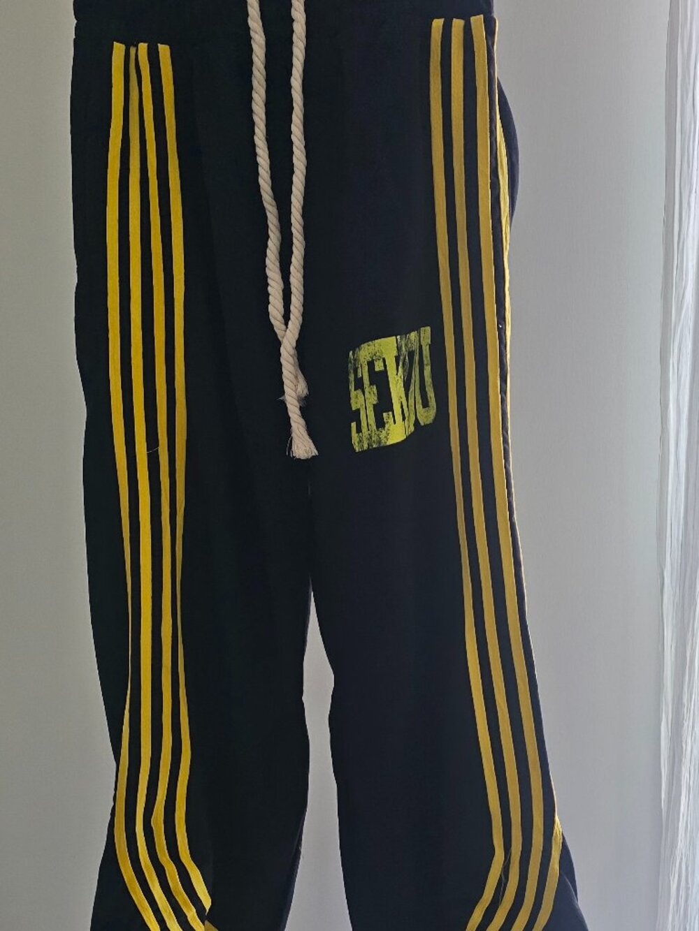 SEKOU APPAREL Bumblebee Sweatpants Black Size M NEW
